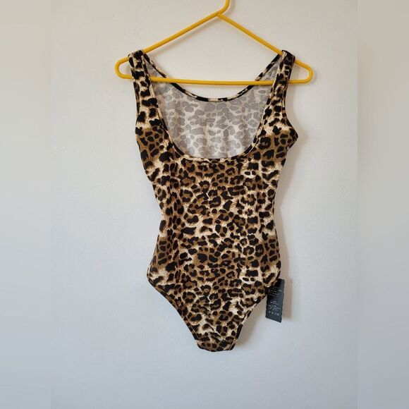 NEW Queen M Animal Print Bodysuit Top Scoop Neck Low Back Casual Boho Small - Picture 3 of 5